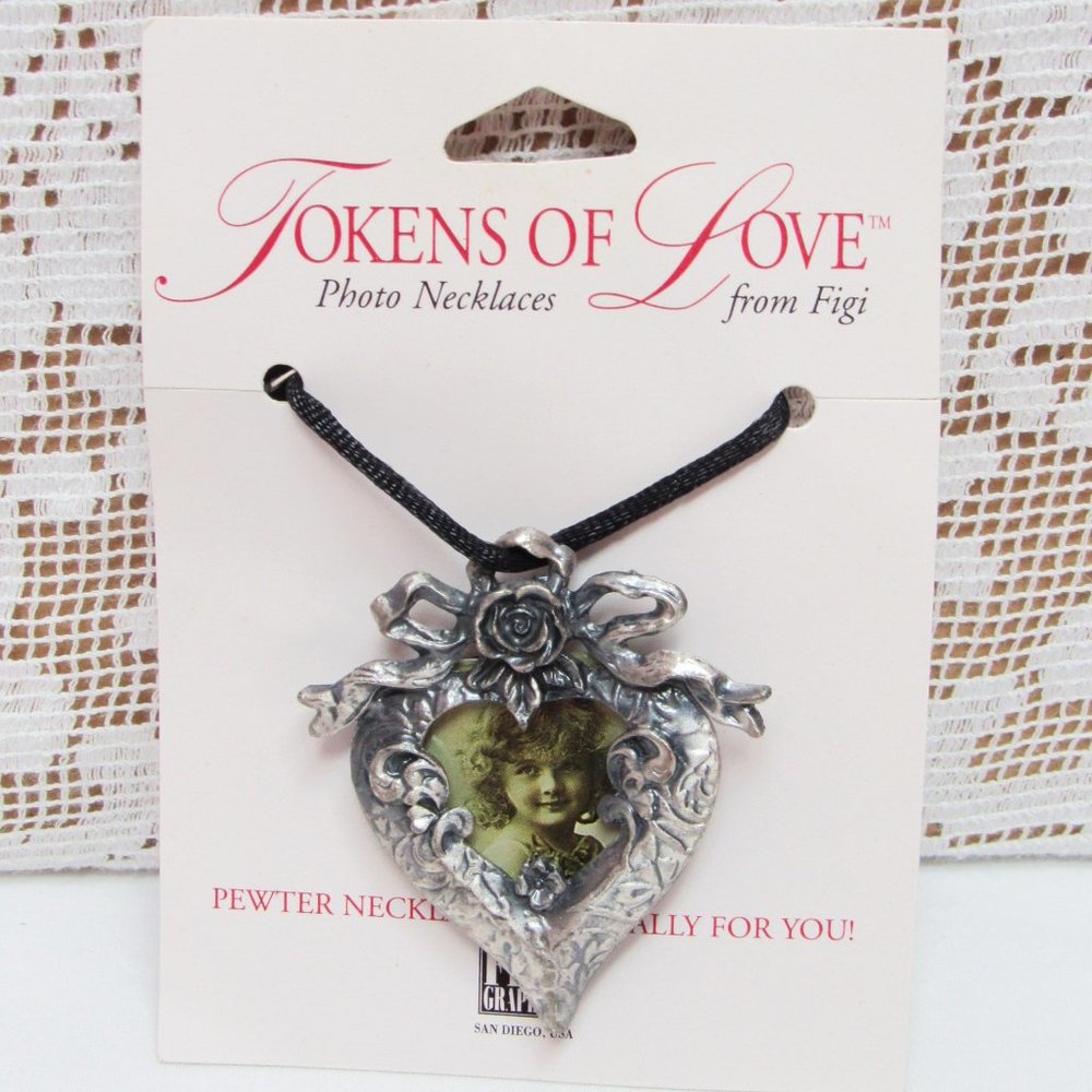 PHOTO NECKLACE Victorian Heart Pewter Rose Figi Graphics 1996 Tokens of Love